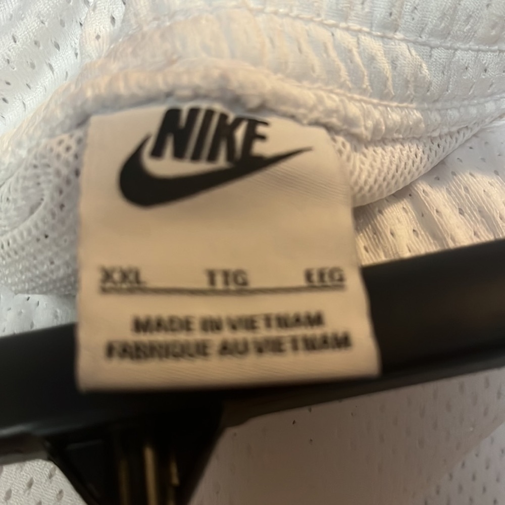 Nike Loose Fit Shorts - Picture 4 of 4